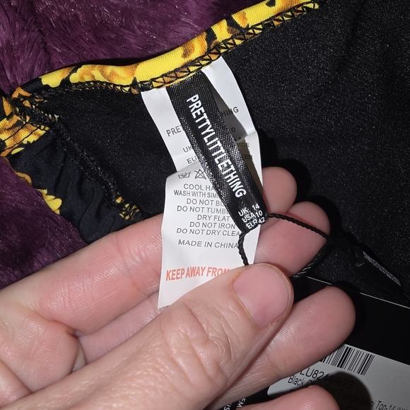 Pretty Little Thing Black Chain Print Triangle Bikini Top NWT Size 10 - Picture 4 of 5